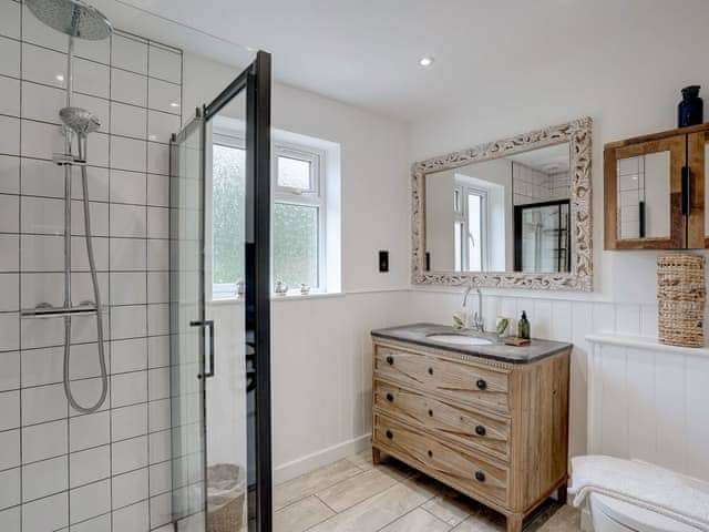 En-suite | Holly House, Heacham