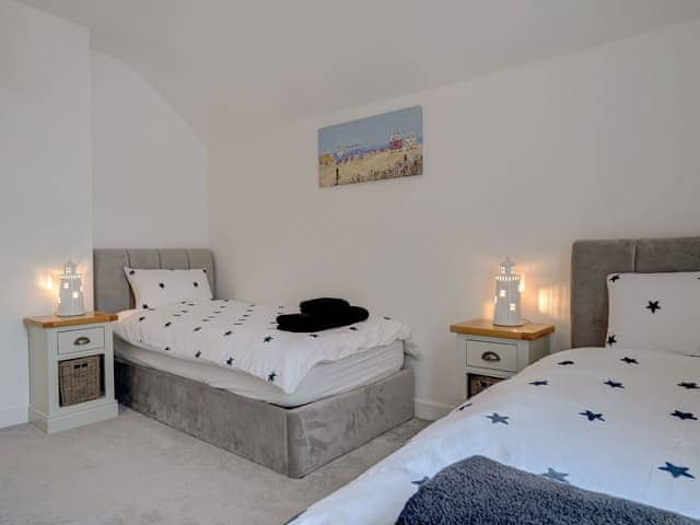 Twin bedroom | Holly House, Heacham