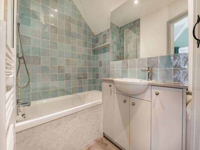 En-suite | Eider Cottage, Budle Bay, Waren Mill, near Bamburgh