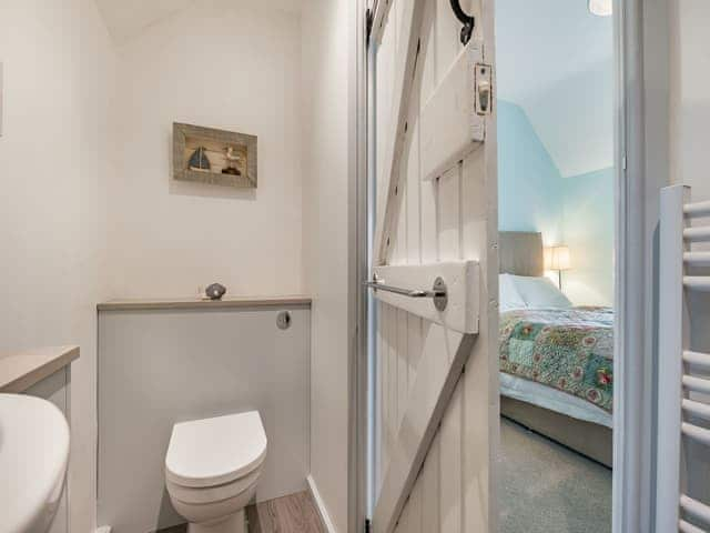 En-suite | Eider Cottage, Budle Bay, Waren Mill, near Bamburgh