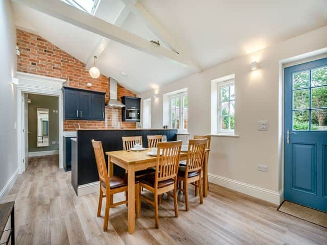 Open plan living space | The Potting Shed - Hatherop Cottages, Hatherop, near Cirencester