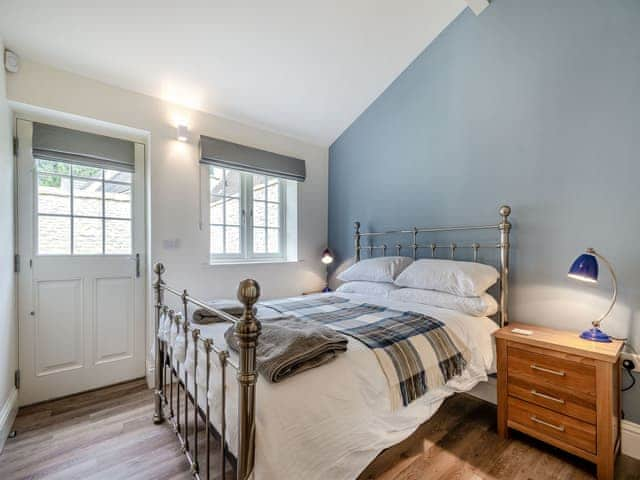 Double bedroom | The Potting Shed - Hatherop Cottages, Hatherop, near Cirencester