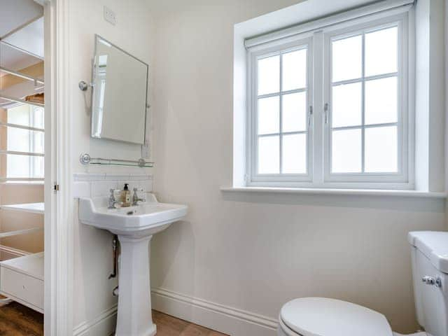 En-suite | The Potting Shed - Hatherop Cottages, Hatherop, near Cirencester