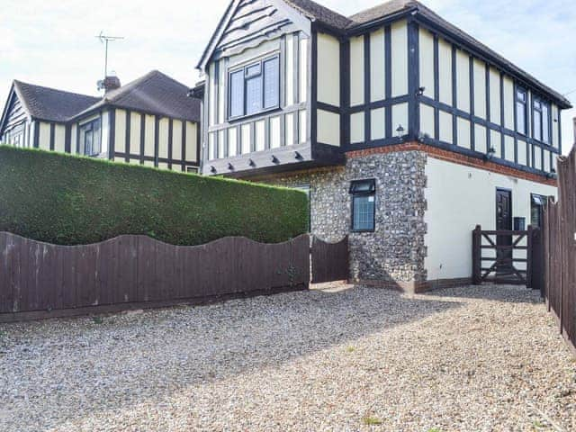 Driveway | Longtye Cottage, Whitstable