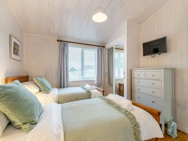 Twin bedroom | Rosemary Lodge, Mercia Marina, near Derby