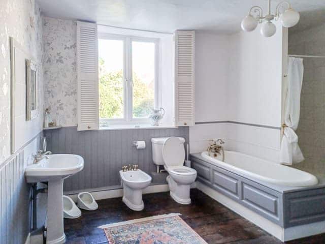 Bathroom | Ellinor House, Cleobury Mortimer, near Ludlow