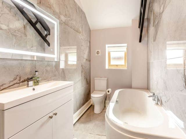 Bathroom | Tawny Acre Barn - Harps Hall Barns, South Walton Highway, Wisbech