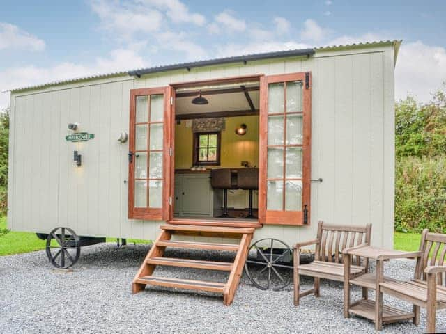 Exterior | Mayflower - Martindale Shepherds Huts, Pocklington