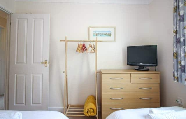 Twin bedroom | Riverstones at Pendra Loweth, Falmouth