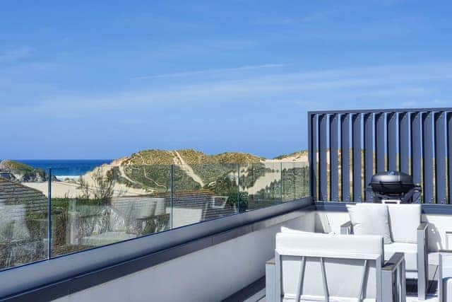 Blue Horizons - Bonnie View Beach Apartments, Holywell Bay