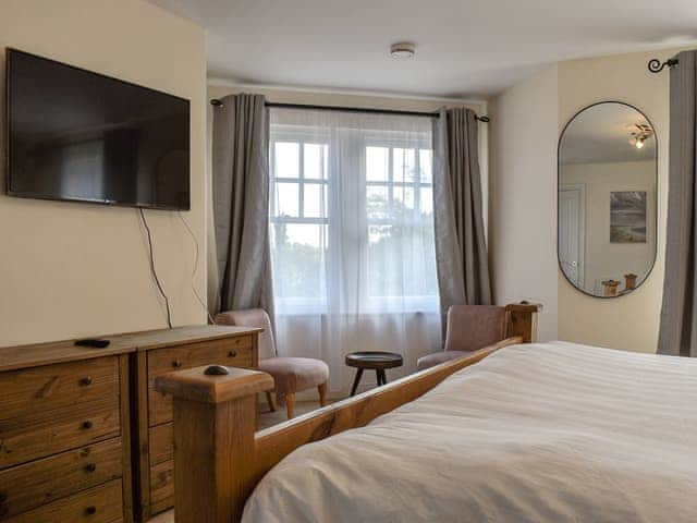 Double bedroom | Blenheim Park House, Minehead