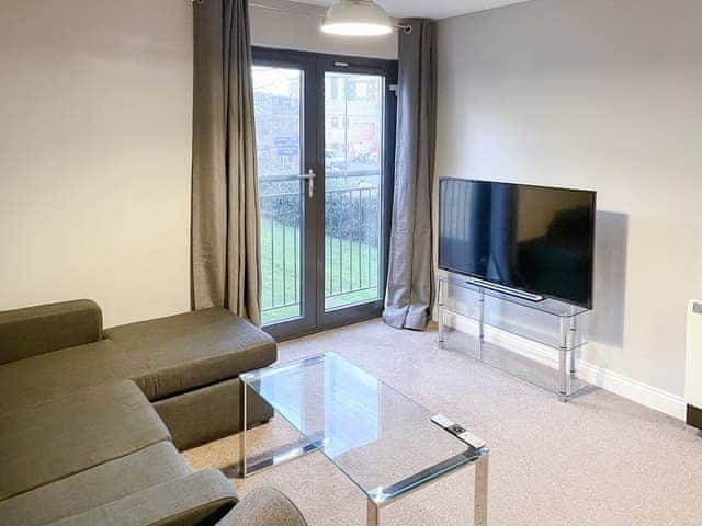 Living area | Renta Apartments 4 - 2 - Whitestar Apartments, Southampton