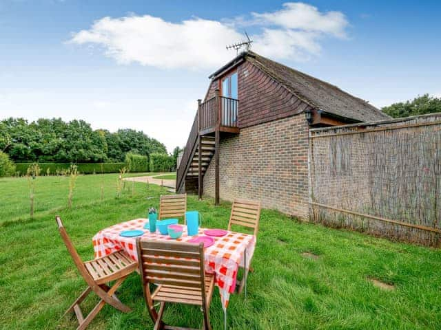 Exterior | Cosy Country Lodge - Cosy Country Lodge and Tudor Farmhouse, High Halden, near Tenterden