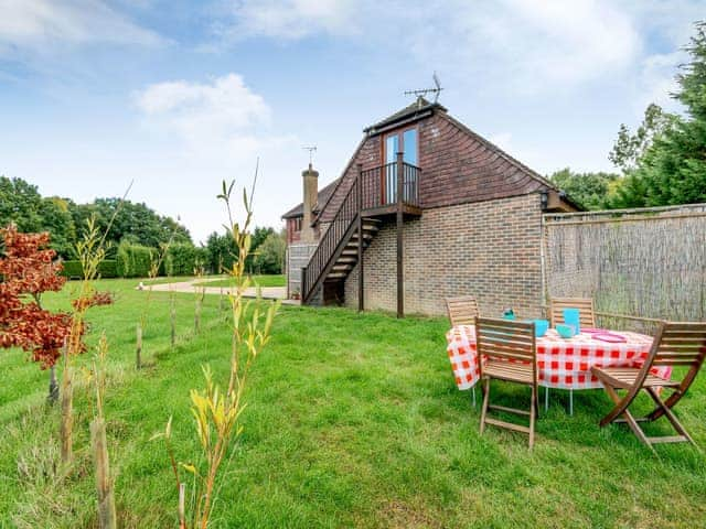 Exterior | Cosy Country Lodge - Cosy Country Lodge and Tudor Farmhouse, High Halden, near Tenterden