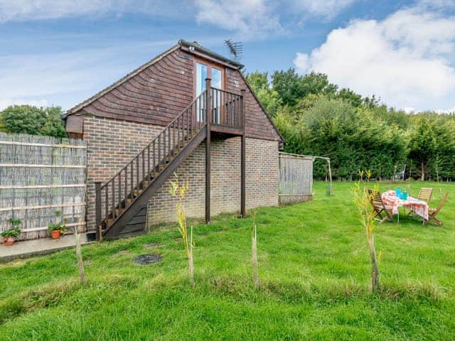 Exterior | Cosy Country Lodge - Cosy Country Lodge and Tudor Farmhouse, High Halden, near Tenterden