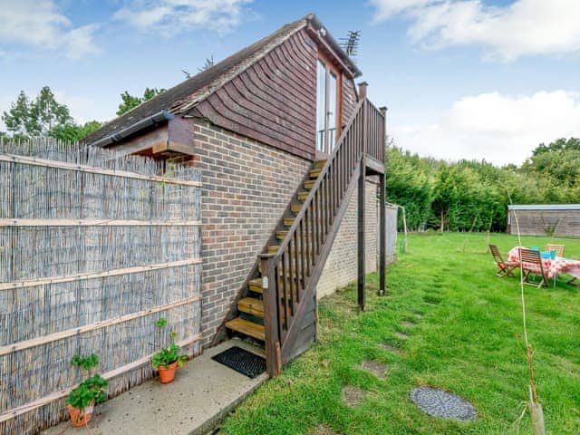 Exterior | Cosy Country Lodge - Cosy Country Lodge and Tudor Farmhouse, High Halden, near Tenterden