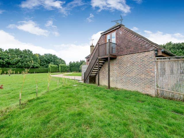 Exterior | Cosy Country Lodge - Cosy Country Lodge and Tudor Farmhouse, High Halden, near Tenterden