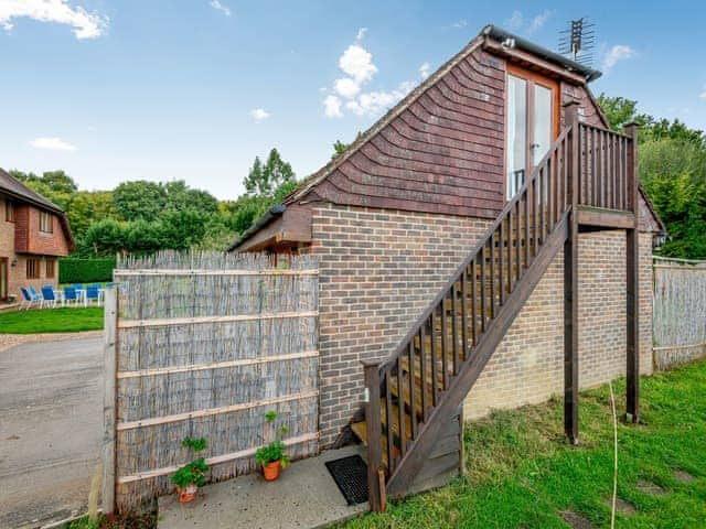 Exterior | Cosy Country Lodge - Cosy Country Lodge and Tudor Farmhouse, High Halden, near Tenterden