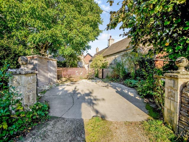 Parking | Patience Cottage, Milton-Under-Wychwood