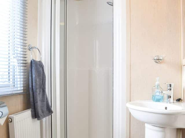 Shower room | Forest Views Caravan Park- Ruan&rsquo;s Roost - Forest Views Caravan Park, Moota, near Cockermouth