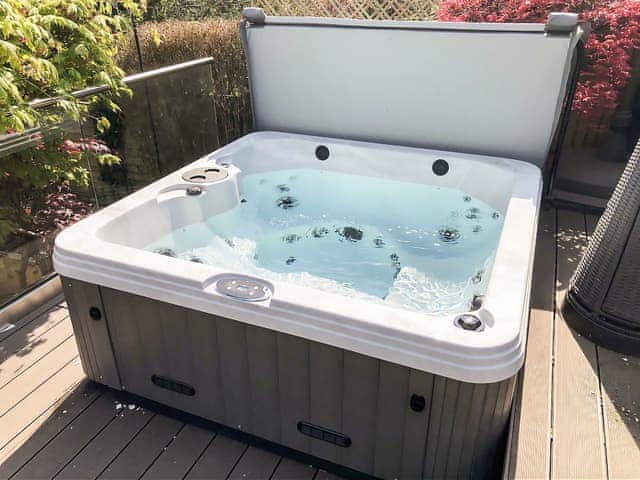 Hot tub | Chestnut Grange, Barrow, nr Bury St Edmunds