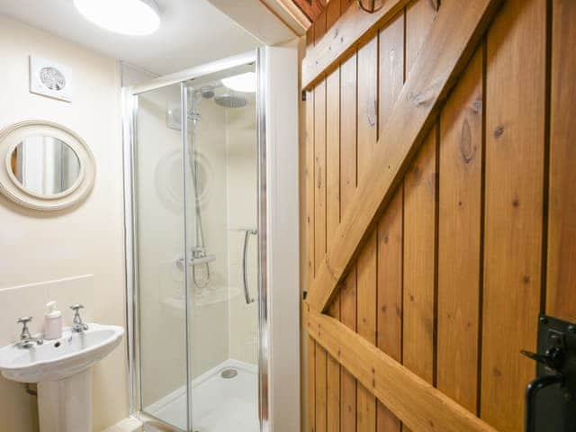 Shower room | Garth Ucha, Llanyblodwel