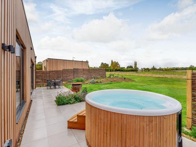 Hot tub | Buttercup Lodge - Meadow Lodges - Buttercup Lodge, Boothby Pagnell