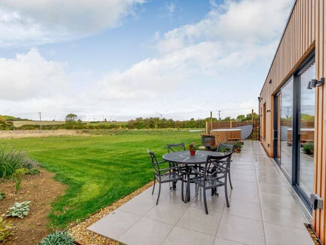 Outdoor area | Buttercup Lodge - Meadow Lodges - Buttercup Lodge, Boothby Pagnell