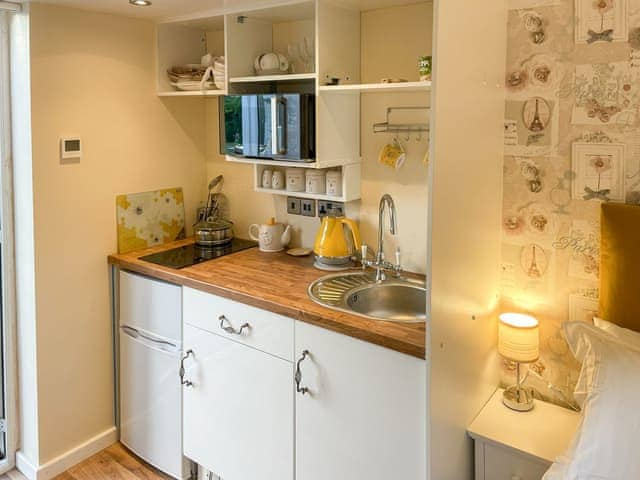 Kitchen area | The Beehive, Mundesley