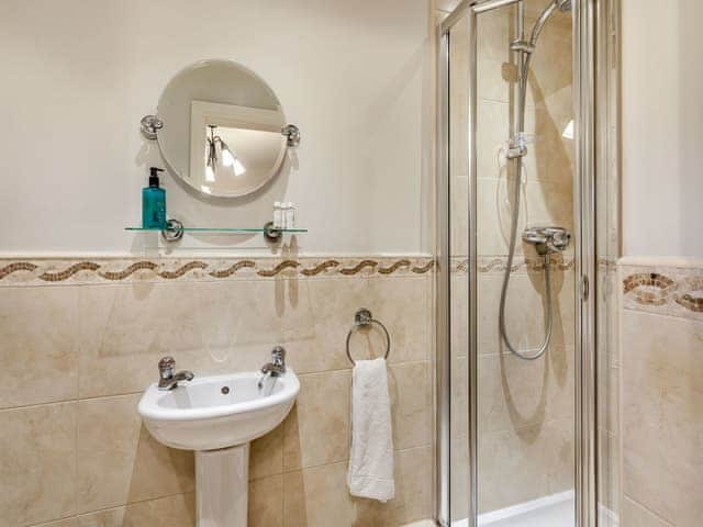 Shower room | Cobblestone Cottage, Seahouses