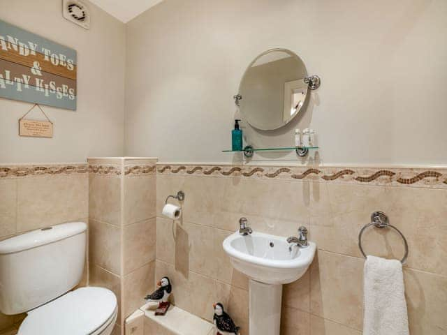 Shower room | Cobblestone Cottage, Seahouses