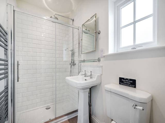 Shower room | The Potting Shed - Hatherop Cottages, Hatherop, near Cirencester