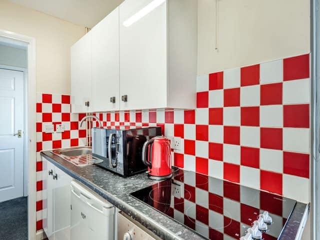 Kitchen | Rainbow Bungalow 2 - Kings Caravan Park, Chapel St Leonards