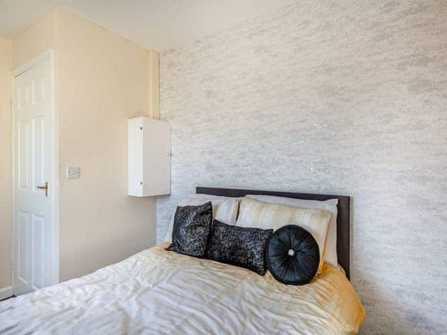 Double bedroom | Rainbow Bungalow 2 - Kings Caravan Park, Chapel St Leonards