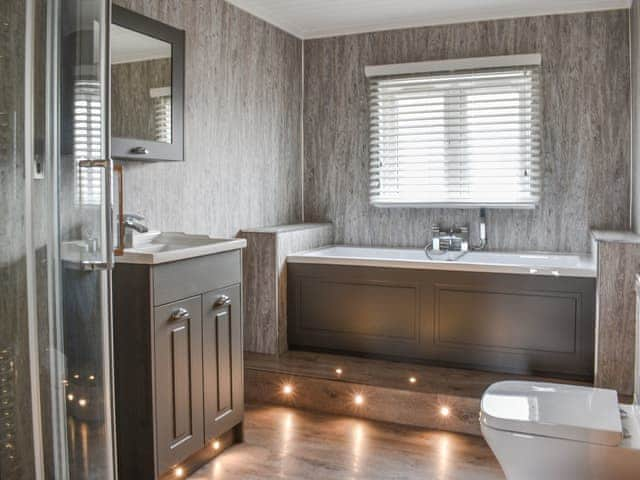 En-suite | The Oaks - Oaklands Country Park, Great Strickland