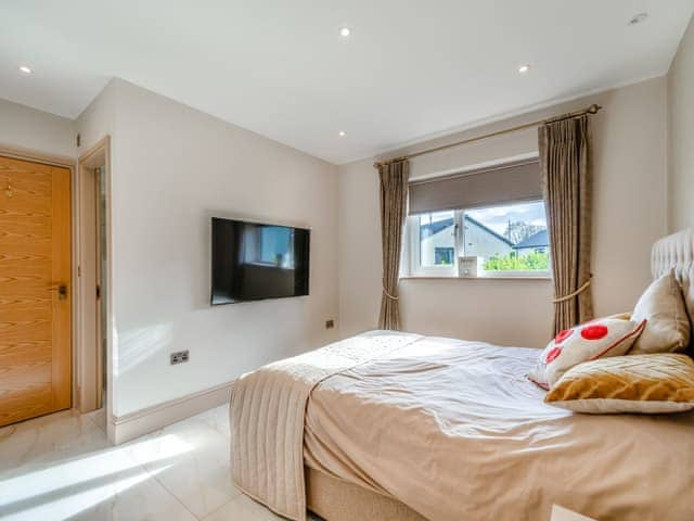 Double bedroom | Lux Cottage - Shreyas Cottages, Clayton Le Dale