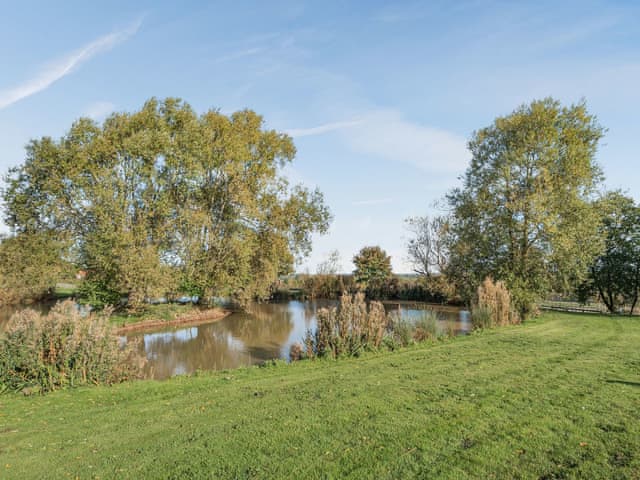 Garden and grounds | Cottage 5 - Willow Lakes, Ashby cum Fenby