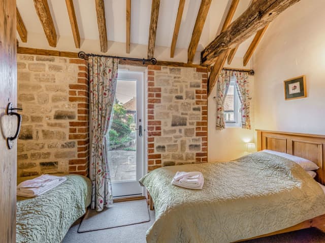 Twin bedroom | Dairy Byre, West Chiltington