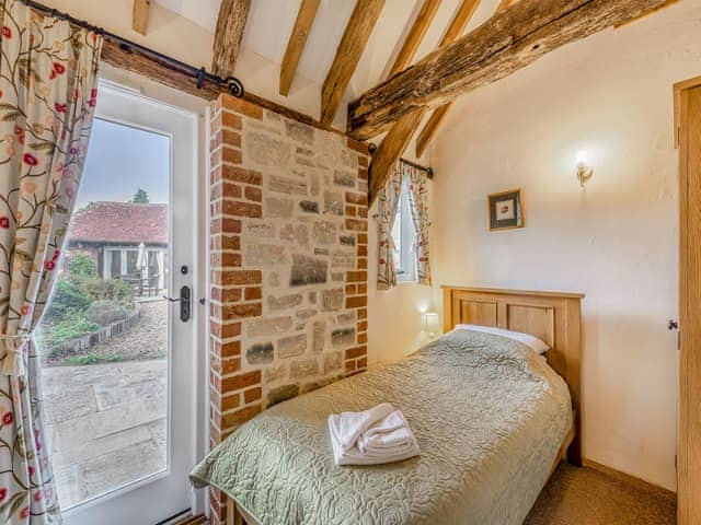 Twin bedroom | Dairy Byre, West Chiltington