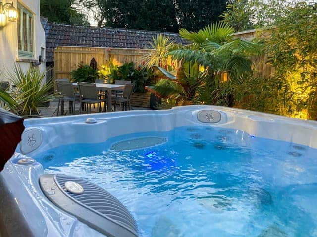 Hot tub at dusk | Pennyard House, Banwell