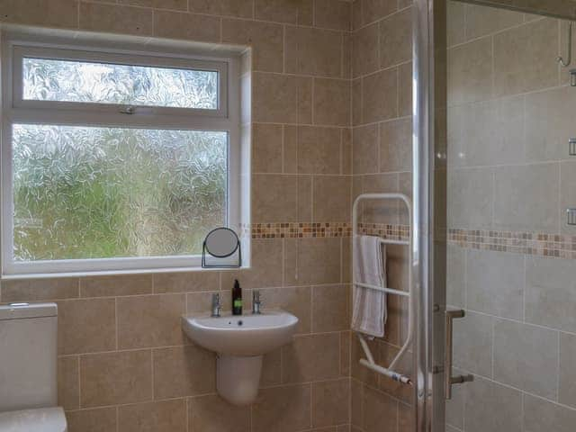 Shower room | Hollands Pond, Thorpe St Peter