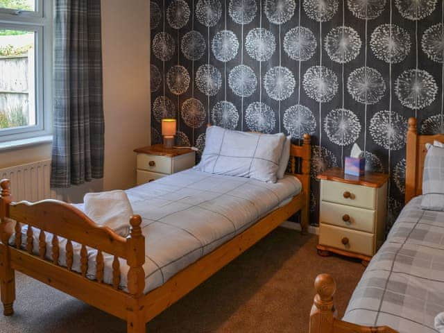 Twin bedroom | Hollands Pond, Thorpe St Peter