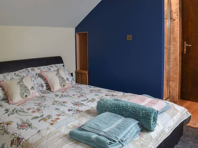 Double bedroom | Moorhens - Chilsham Farm Nurseries, Herstmonceux, near Hailsham