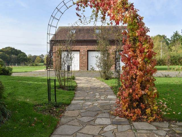 Exterior | Moorhens - Chilsham Farm Nurseries, Herstmonceux, near Hailsham