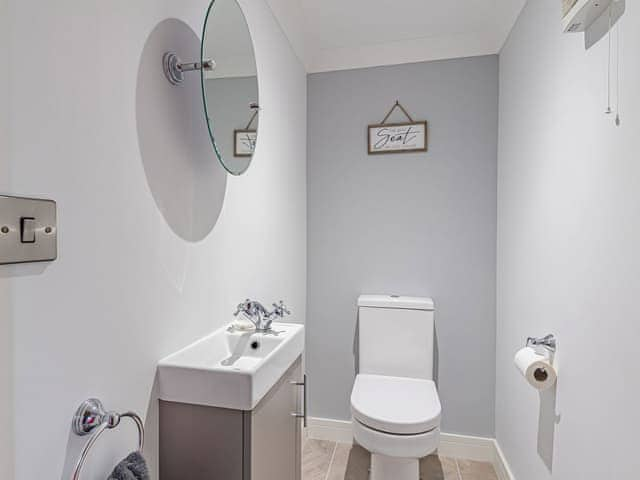 Bathroom | Royal Oak Cottages- Salem Porter - Royal Oak Cottages, Wainfleet, near Skegness