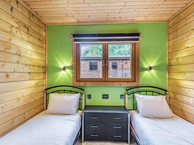 Twin bedroom | iLodges- iLodge Ultra - iLodges, Kenwick Park, near Louth