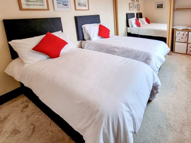 Third double bedroom set as twin | Cobweb Cottage, Ludham, near Wroxham