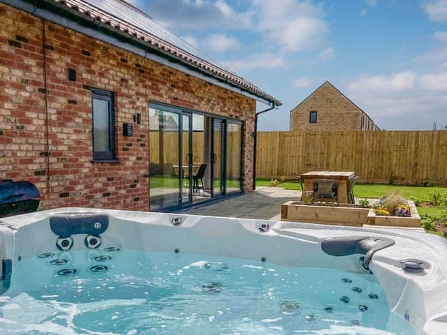 Hot tub | Castle Hill Barn - Ashlin Farm Barn, Dunholme, near Lincoln