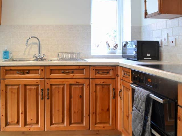 Kitchen | Rose Cottage - Cox&rsquo;s Cottages, Cromer