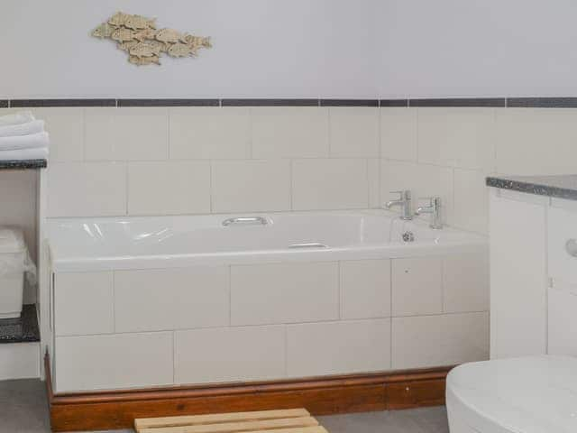 Bathroom | Rose Cottage - Cox&rsquo;s Cottages, Cromer